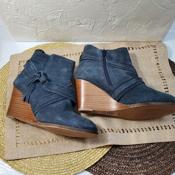 Diba Distressed Navy Blue Suede Leather Wedge Booties sz 8.5 - Picture 2 of 10
